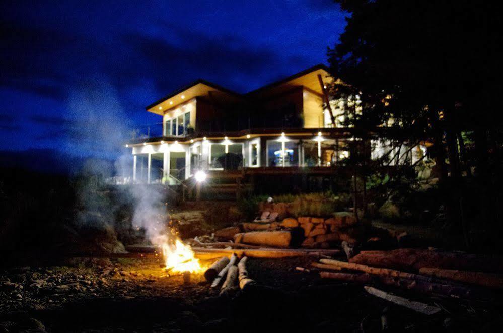 Pointhouse Suites On Sargeant Bay Halfmoon Bay Exterior foto