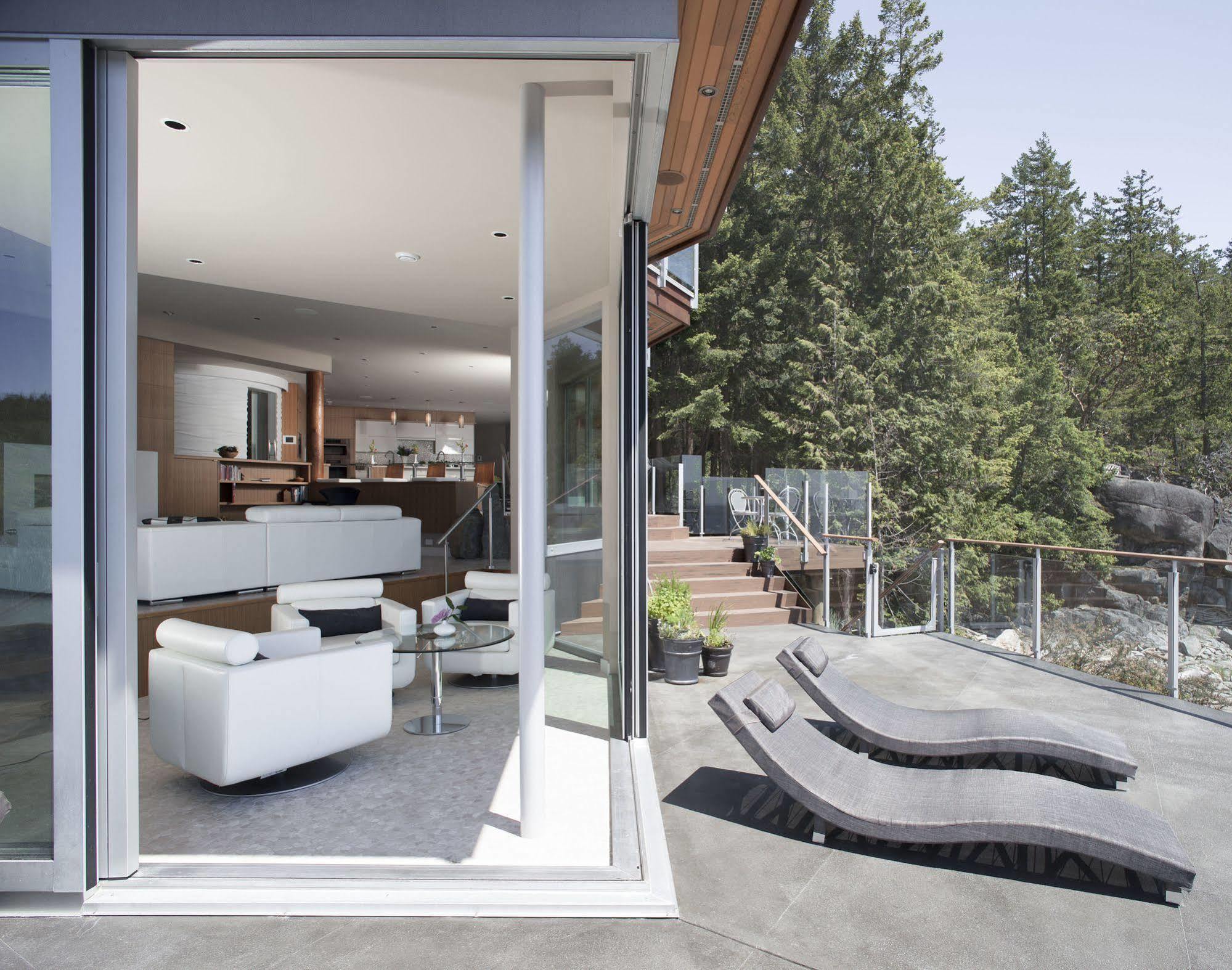 Pointhouse Suites On Sargeant Bay Halfmoon Bay Exterior foto