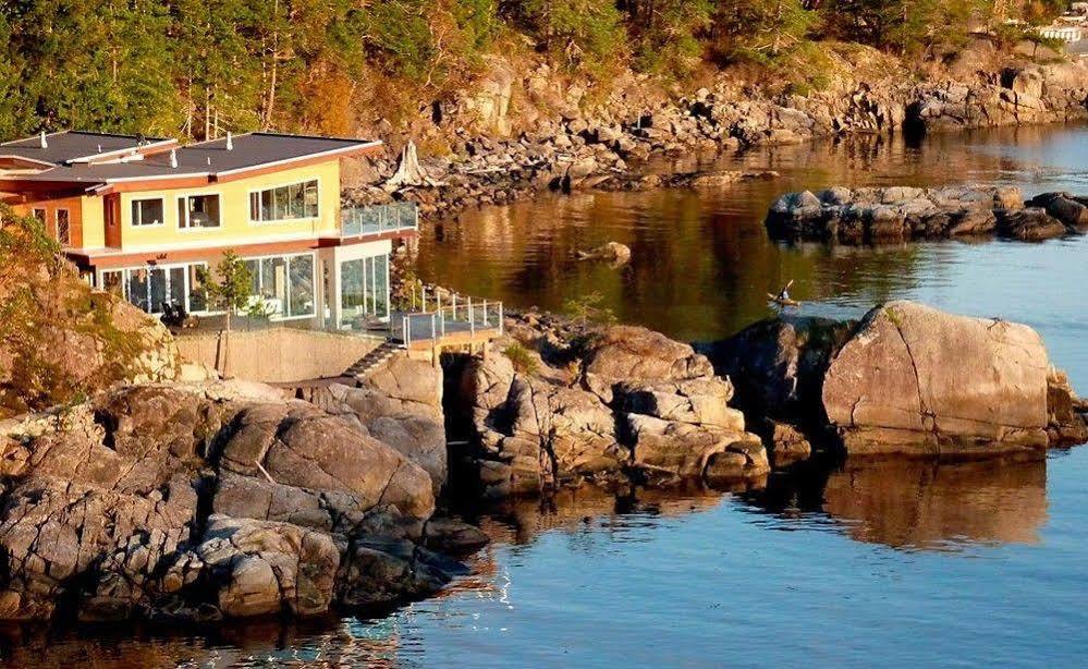 Pointhouse Suites On Sargeant Bay Halfmoon Bay Exterior foto
